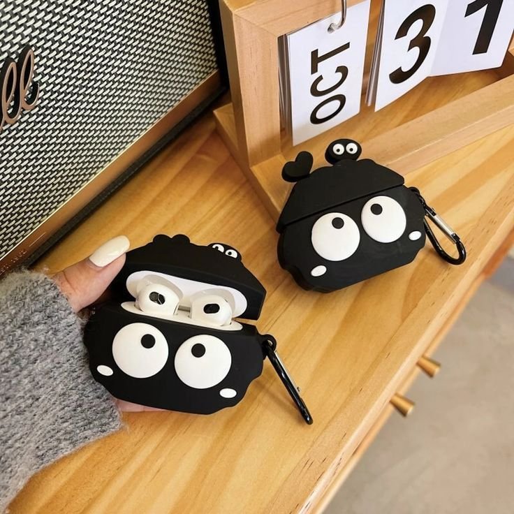 Two eye wiggle Airpod case