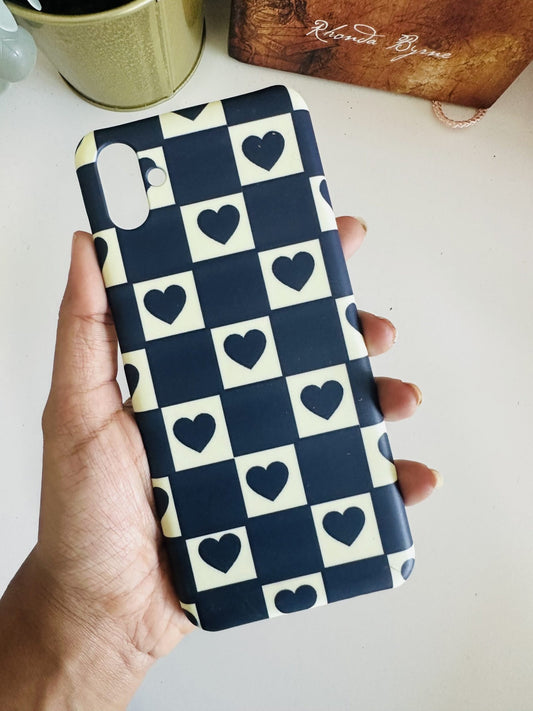 Black and white checks heart